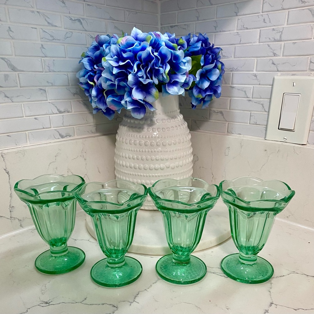 Set of 4 Green Pressed Glass Sundae Cups🍨 - Picture 4 of 4